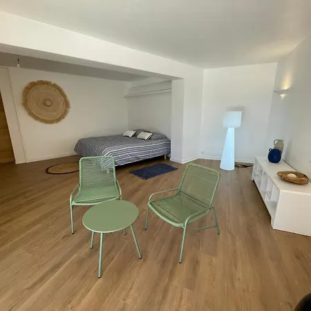 - De Standing Avec Piscine & Vue Villa