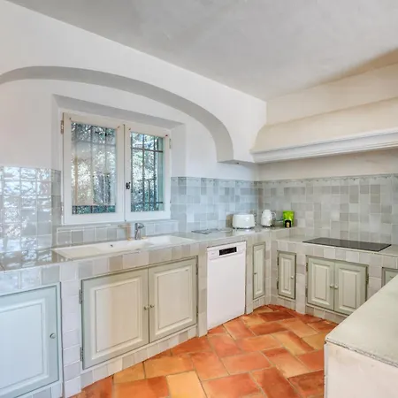 - De Standing Avec Piscine & Vue Villa