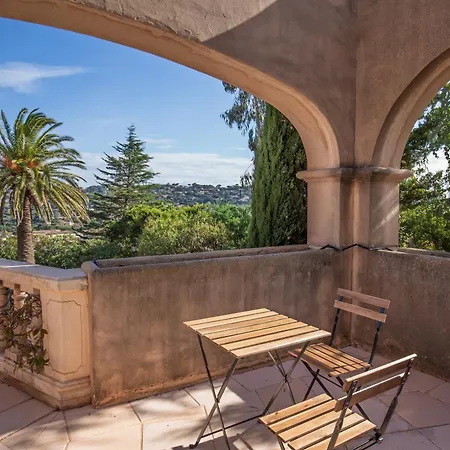 - De Standing Avec Piscine & Vue Sainte-Maxime