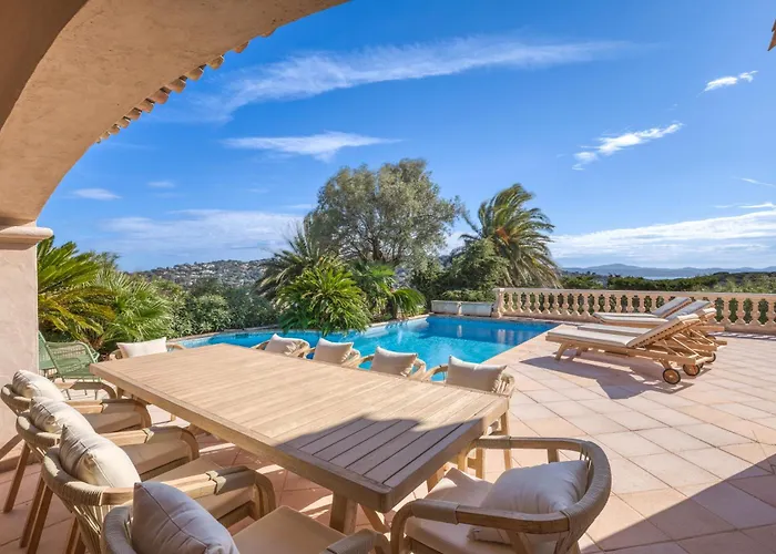 - De Standing Avec Piscine & Vue *